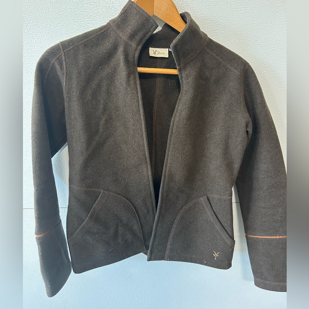 Ibex 100% wool jacket in great condition. Warm and beautiful!